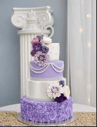 Exhibidor de Pasteles Elegante para Quinceañera