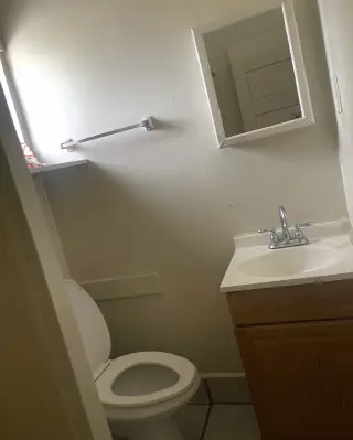 Cuarto grande de renta con baño