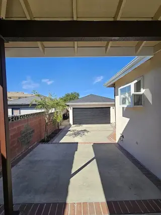 🏡 CHARMING 3-BEDROOM HOME WITH MOUNTAIN VIEWS — SUNLAND