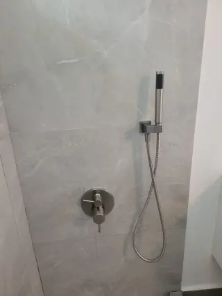 Servicios de Plomería 24/7 - Rápido y Confiable