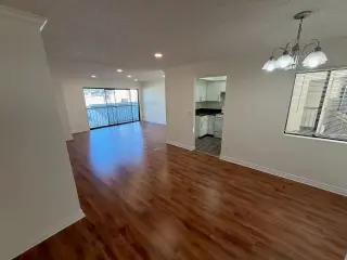 Glendale: 2 recámaras, 2 baños y balcón | $2,600/mes
