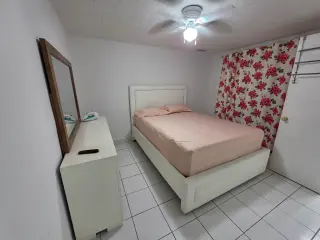 Cuarto disponible para rentar