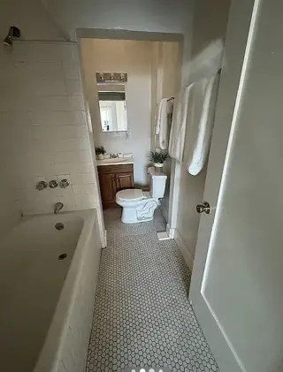 1 dormitorio, 1 baño. Muy buen estado.
