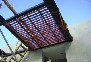 Pérgola Artesanal fabricada a medida, de Cuatro Acabados, -4akva2-
