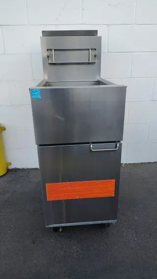 Freidora Comercial Frymaster de Gas Natural – Funcionando