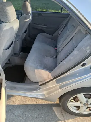Toyota camry le 2004 titulo limpio