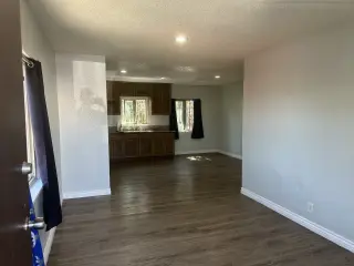 APT DE 3 RECAMARAS EN EL SUR DE LOS ANGELES. SE RENTA.