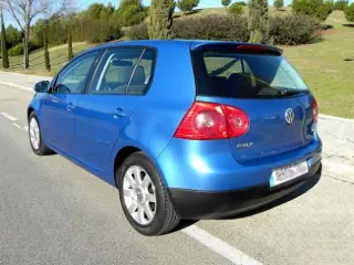 Volkswagen Golf 2007- Hatchback Confiable y Estiloso