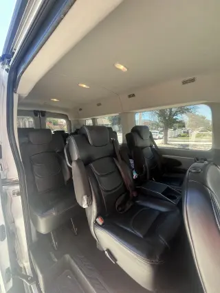 Ford Transit 2019 - Perfecta para Negocios o Viajes