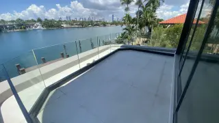 Instalación de Barandilla de Vidrio Moderna para Balcón