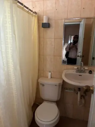 Rento casa 4 cuartos y 2 baños urbanization La Riviera, Mayaguez Puerto Rico