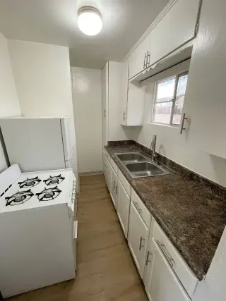 1 recamara en Cypress CA disponible ahora cocina y sala grandes