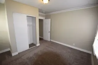 3 dormitorios, 2 baños, listo para habitar.