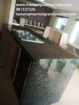 GRANITO STEEL GREY: SOBRIEDAD, RESISTENCIA Y DISEÑO