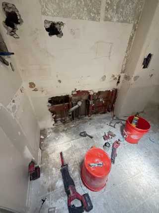 Empresa de construcción y remodelación \ construction and remodeling company