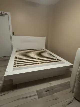 Se vende plataforma de cama queen