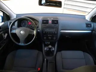 Volkswagen Golf 2007- Hatchback Confiable y Estiloso