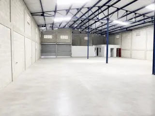 Alquilo Nave de 700 m2 Próximo a Autopista Duarte