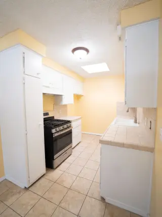 Acogedor apartamento de 1 habitación en edificio seguro de 9 unidades