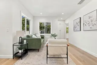 🏡 FOR RENT – 10216 Owensmouth Avenue, Chatsworth
