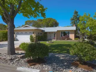 CHARMING SINGLE FAMILY HOUSE FOR RENT