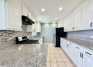 CASAS:E 57th St, Maywood, CA