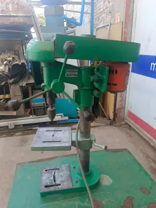 Taladro de banco Helmo ½ HP Broquero 16mmØ