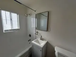 very cozy and beautiful 1 Bedroom 1 Bathroom available for immediate move in