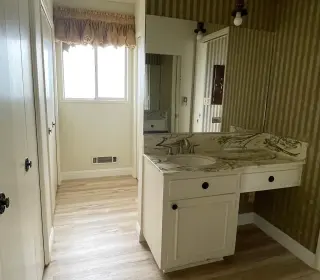 Spacious 3BR/2BA Family Home in Los Angeles - Parking + W/D + Yard