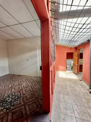 Casa de 3 habitaciones en zona de alto transito con potencial comercial