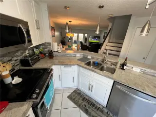 Hermoso Townhouse para la venta 2/2.5