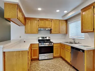 3 dormitorios, 2 baños, listo para habitar.