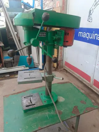 Taladro de banco Helmo ½ HP Broquero 16mmØ