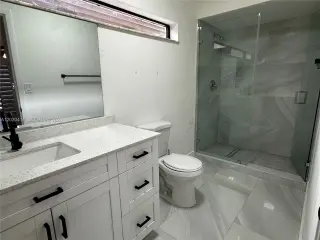 Se Renta Townhouse de una sola planta.