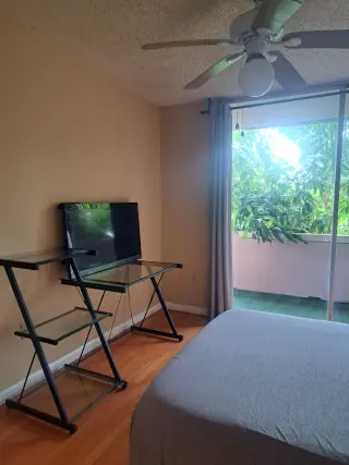 Rento habitación amplia