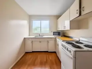 SINGLE-FAMILY-APARTMENT-JUST-REMODELED-FOR RENT IMMEDIATELY!