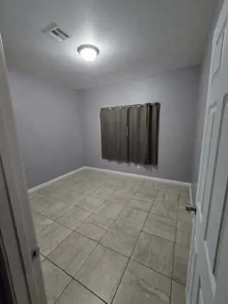 DOS CUARTOS DE RENTA