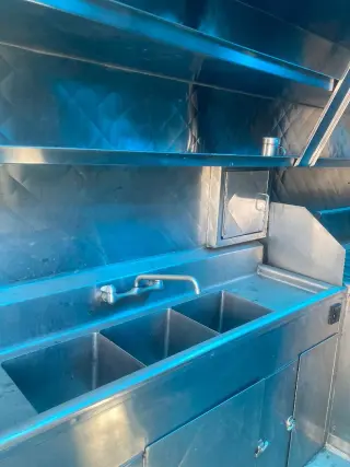 SE VENDE FOOD TRUCK SEMI NUEVA