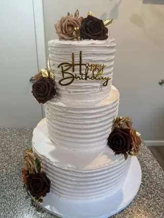 Exhibidor de Pasteles Elegante para Quinceañera