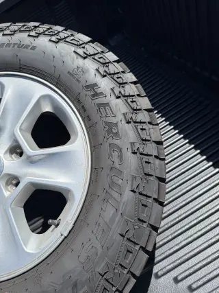 Juego de Rines de Jeep con Llantas Terra Trac AT