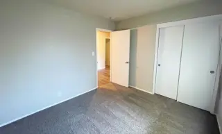 3 dormitorios, 2 baños, listo para habitar.