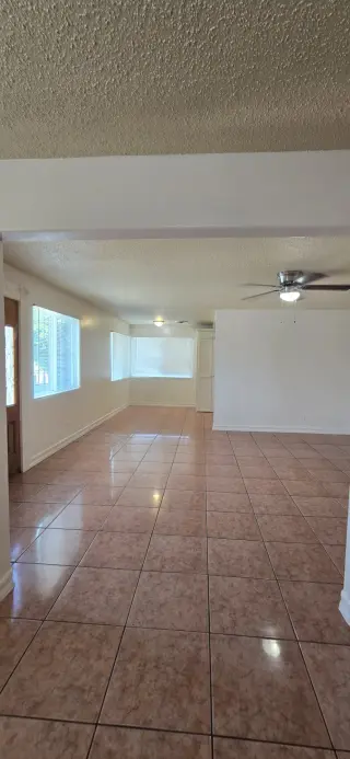 CUDAHY-3 BEDROOM/2BATH