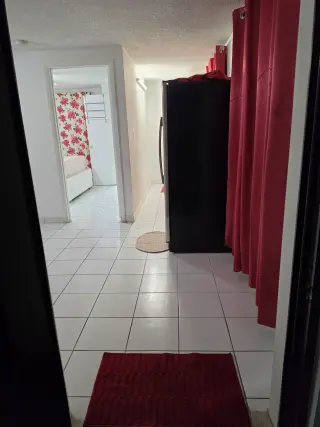 Cuarto disponible para rentar