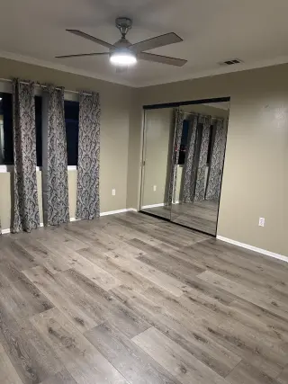 Habitación Renovada con Suelo Nuevo