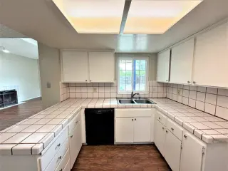 3 dormitorios, 2 baños, listo para habitar.