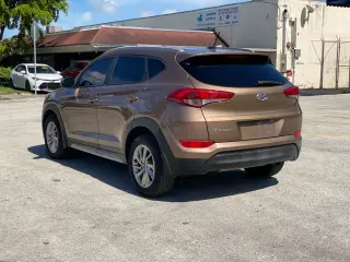 2017 Hyundai Tucson. 🧾 Título limpio 💲7.800 CASH