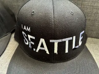 27 GORRAS SNAPBACK NUEVAS PERSONALIZADAS- LOTE COMPLETO