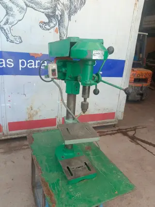 Taladro de banco Helmo ½ HP Broquero 16mmØ