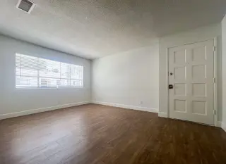 1 Bed 1 bath Apt in Riverside