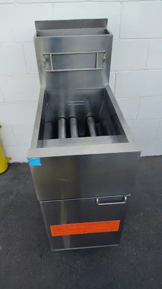Freidora Comercial Frymaster de Gas Natural – Funcionando